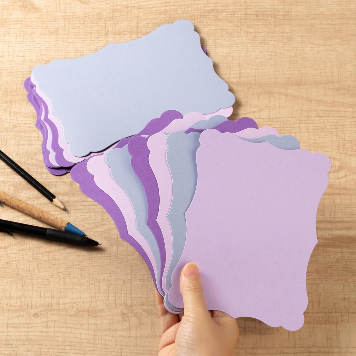 50 Pack Blank Kraft Cards Cardstock Thick Paper Brown Greeting Cards for DIY Gift Card Menus, Baby Shower and Wedding Invitations (Multicolored, 5x7IN)
