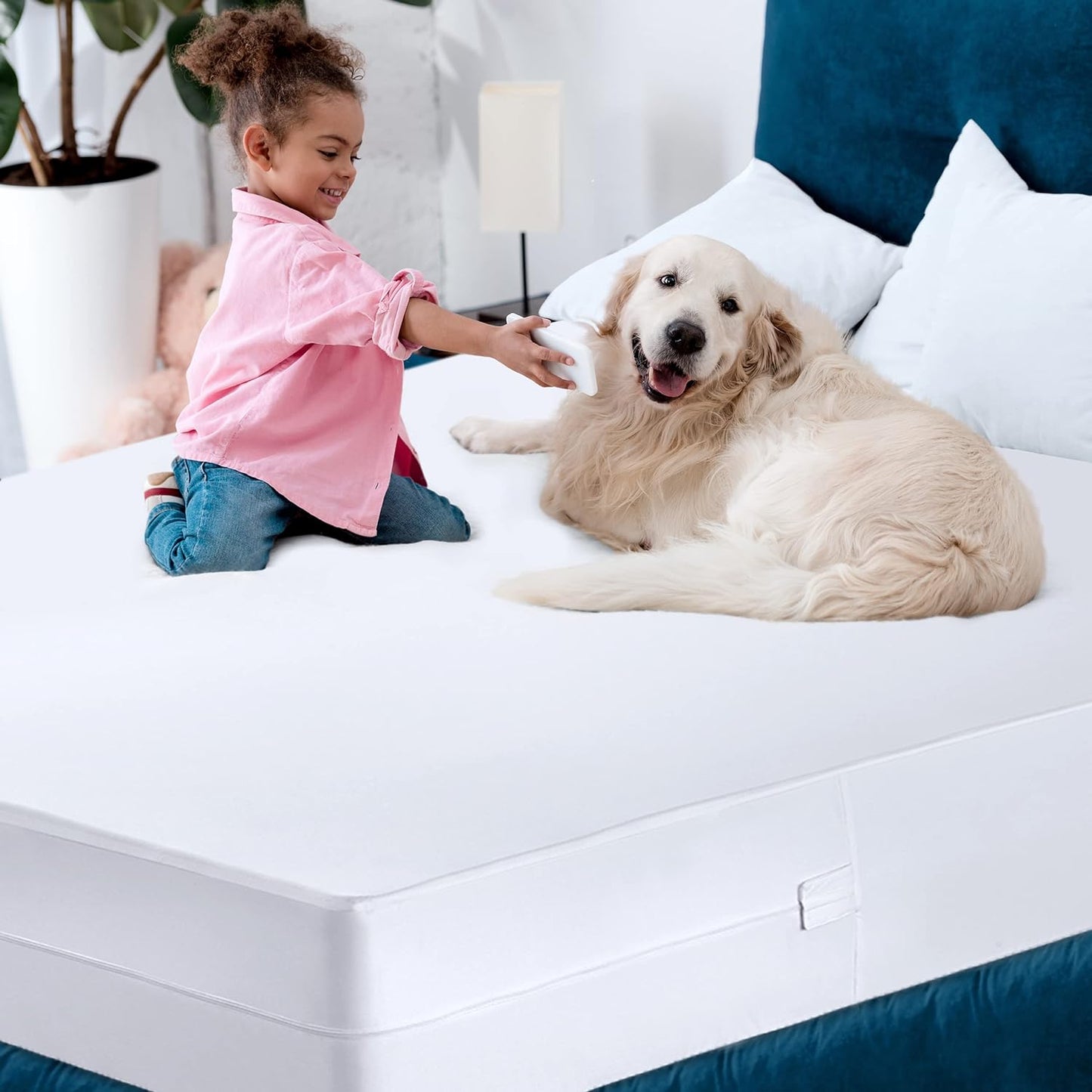 Utopia Bedding Mattress Protector Zippered California King Size, 100% Waterproof Bed Bug and Dust Mite Proof Mattress Encasement, Absorbent 6 Sided Mattress Cover