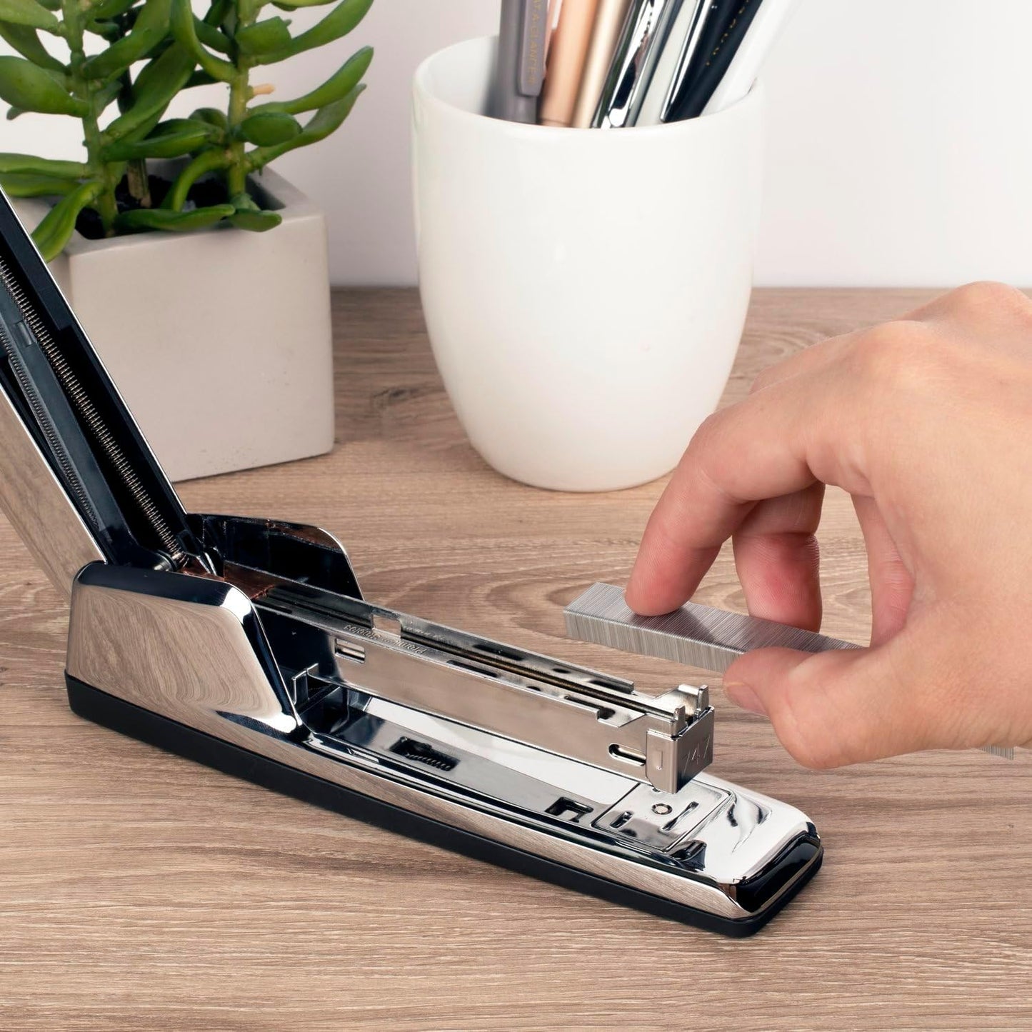 Swingline Stapler, 30 Sheet Capacity, 747 Business Stapler, Jam Free, Metal, Rio Red (74736)