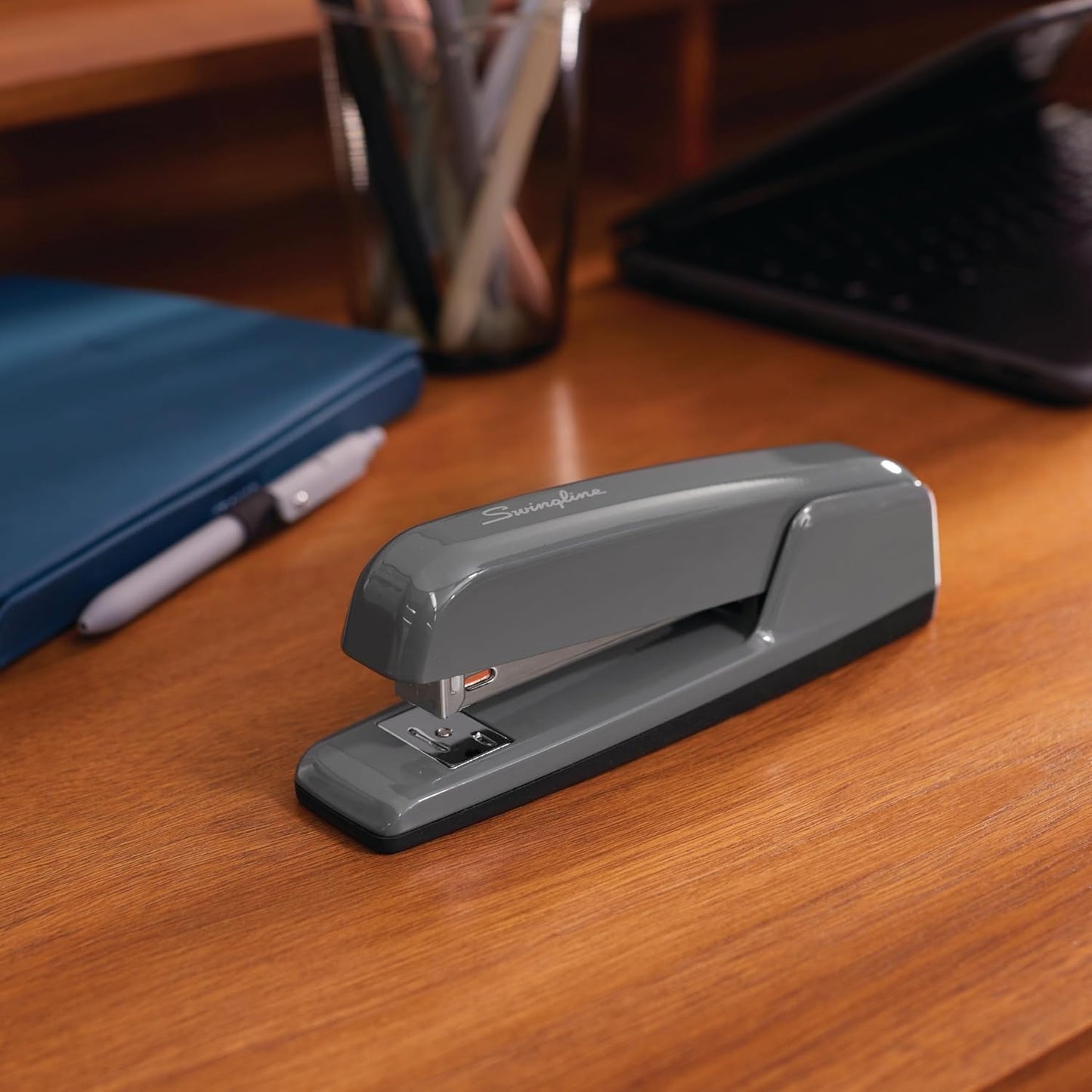 Swingline Stapler, 30 Sheet Capacity, 747 Business Stapler, Jam Free, Metal, Rio Red (74736)