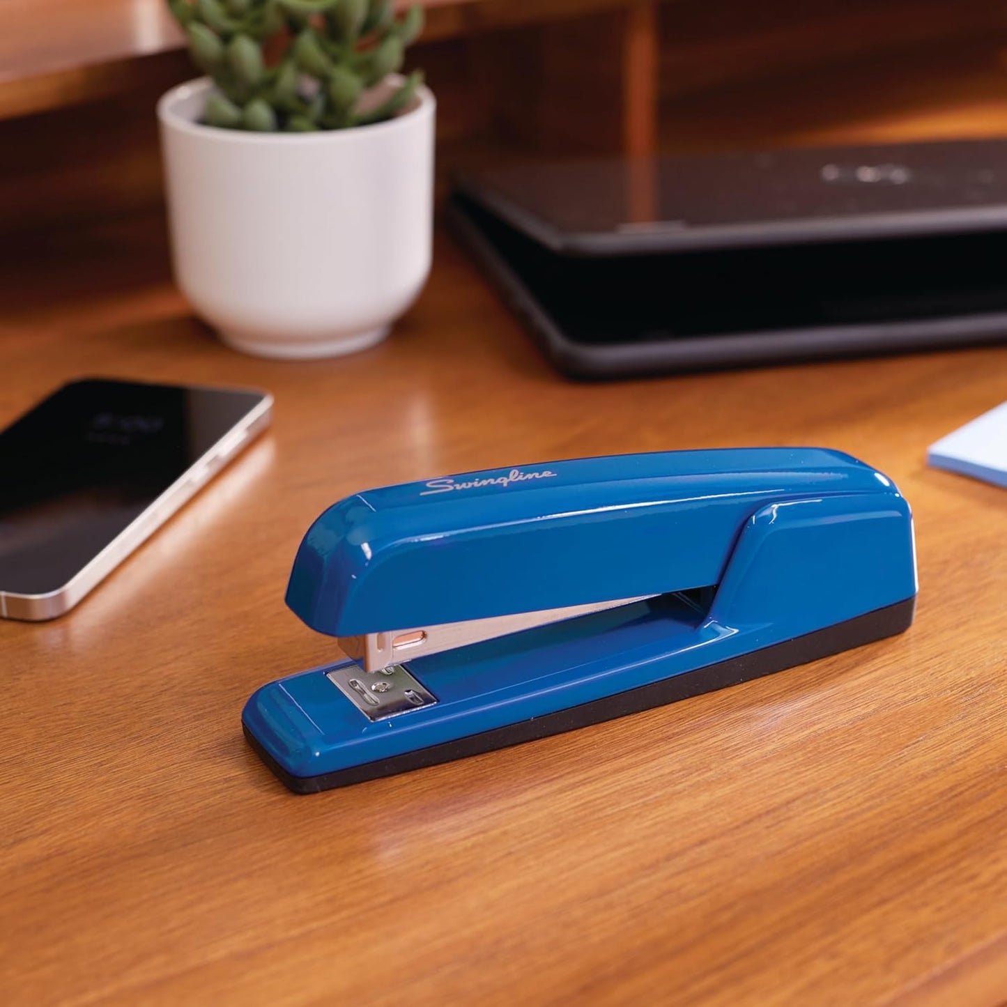 Swingline Stapler, 30 Sheet Capacity, 747 Business Stapler, Jam Free, Metal, Rio Red (74736)