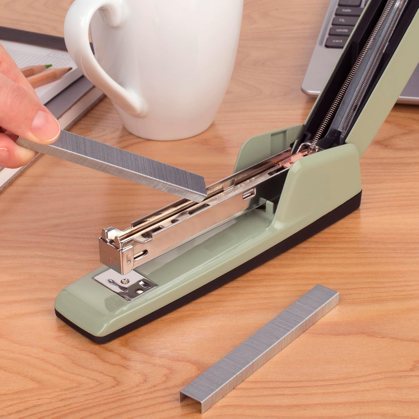 Swingline Stapler, 30 Sheet Capacity, 747 Business Stapler, Jam Free, Metal, Rio Red (74736)