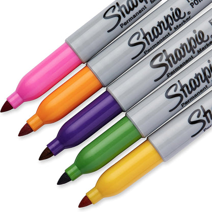 Sharpie Permanent Markers | Fine Point for Bold Details | BlackBlueRed and Green Ink Colours | 4 Marker Pens