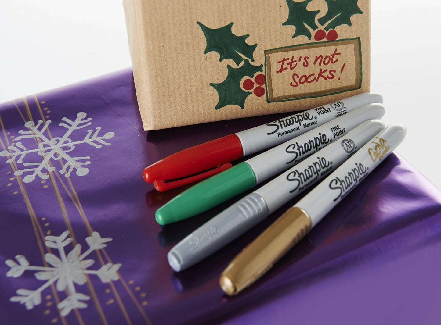 Sharpie Permanent Markers | Fine Point for Bold Details | BlackBlueRed and Green Ink Colours | 4 Marker Pens