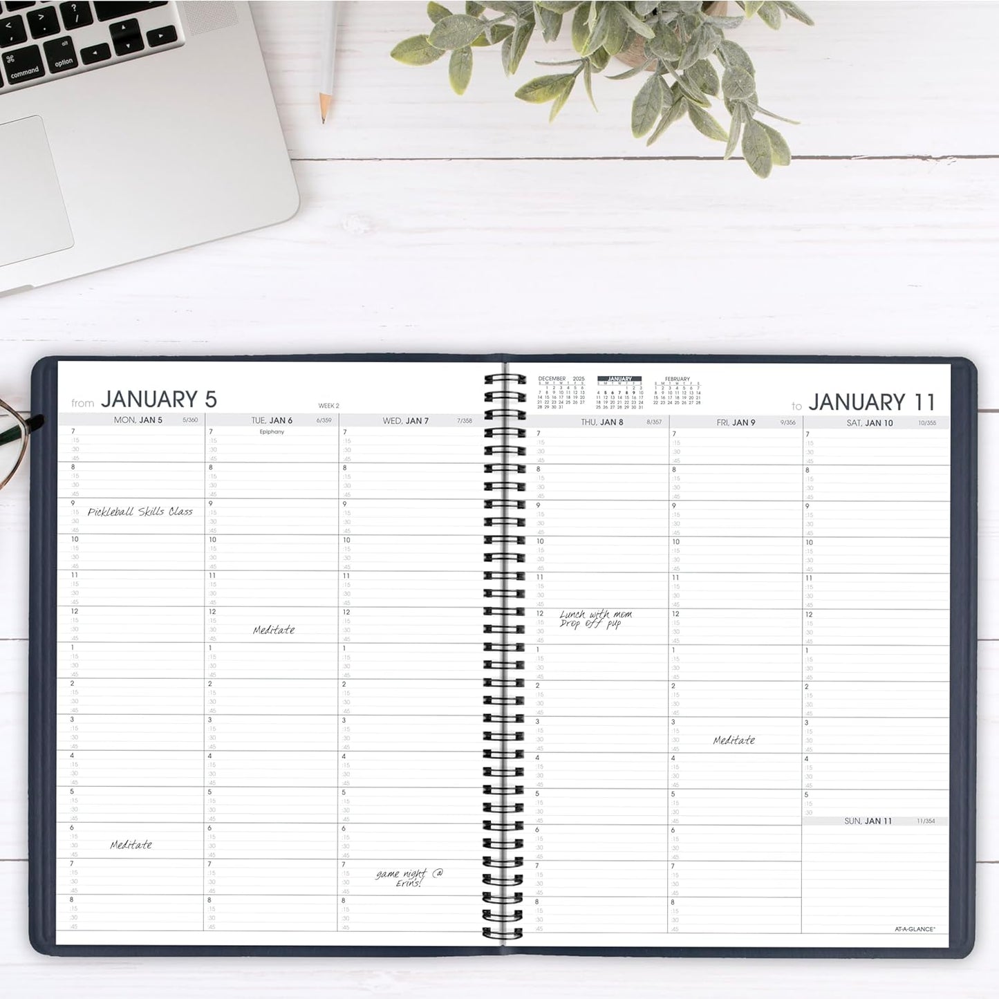 AT-A-GLANCE 2026 Appointment Book Planner, Weekly, 8-1/4" x 11", Large, Black (709500526)